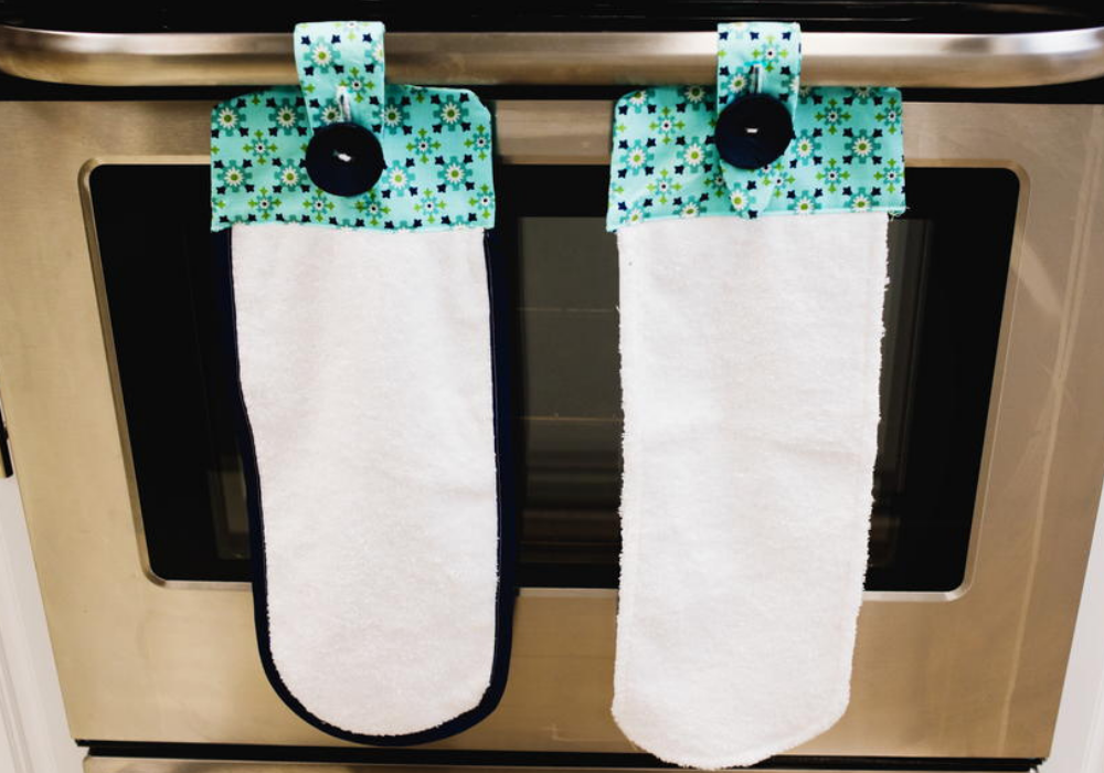 Hanging Kitchen Towels With Button (Free Tutorial & Pattern ...