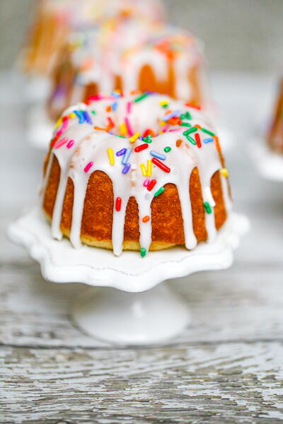 Moist Vanilla White Bundt Cakes