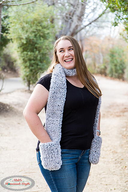 Super Soft Faux Fur Crochet Scarf With Pockets