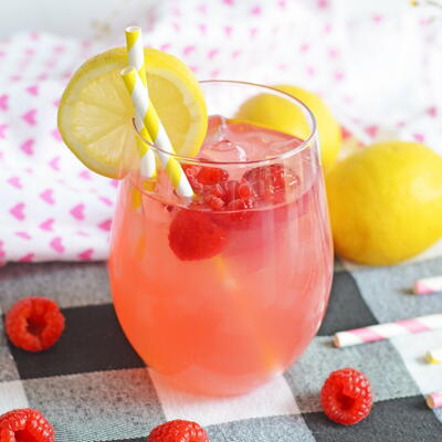 Raspberry Vodka Lemonade Cocktail