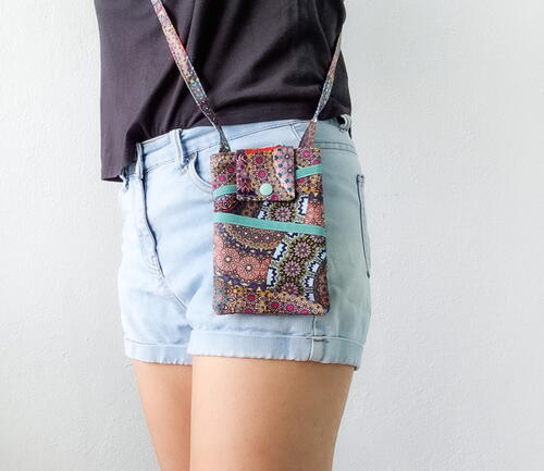 Easy Phone Crossbody Bag | AllFreeSewing.com