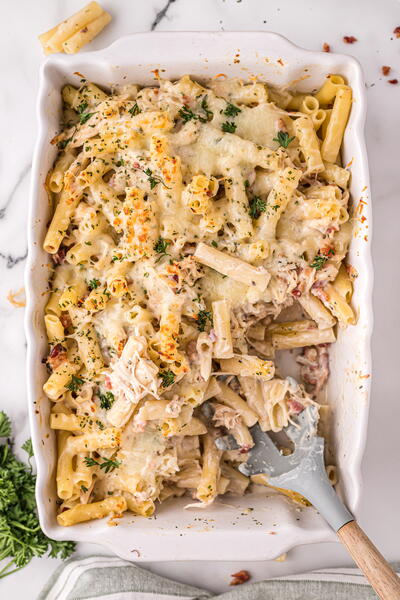 Creamy Chicken Alfredo Pasta Bake