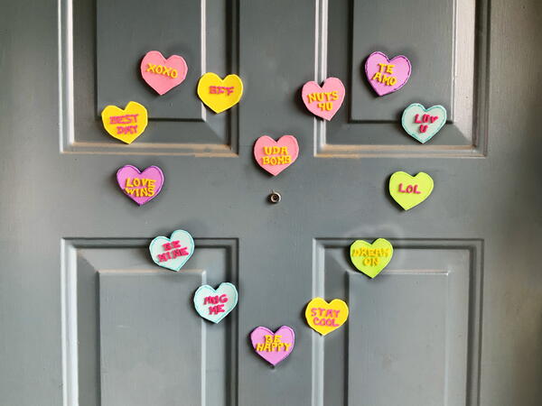 Diy Conversation Hearts Magnets: Valentines Day Craft