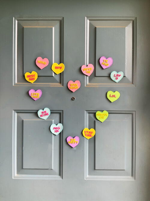 Diy Conversation Hearts Magnets: Valentines Day Craft