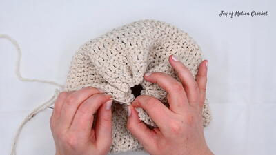 How To Close The Top Of A Crochet Hat 