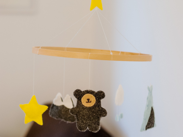 Simplest Way to Make a Baby Mobile by Project Nursery