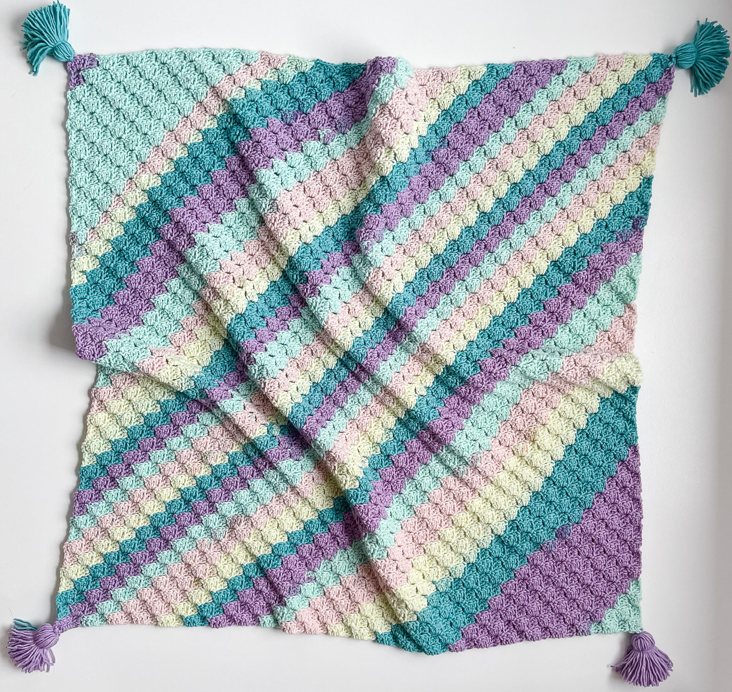 Finished my first blanket using Caron Big Cakes (Cookie Crumbles). I love  it, except for one thing. : r/crochet