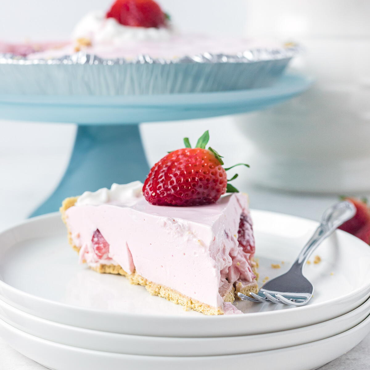 Easy Strawberry Jello Pie | FaveSouthernRecipes.com