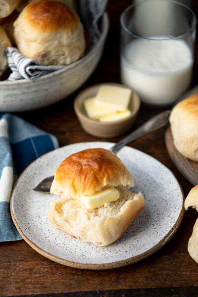 One-hour No-knead Dinner Rolls