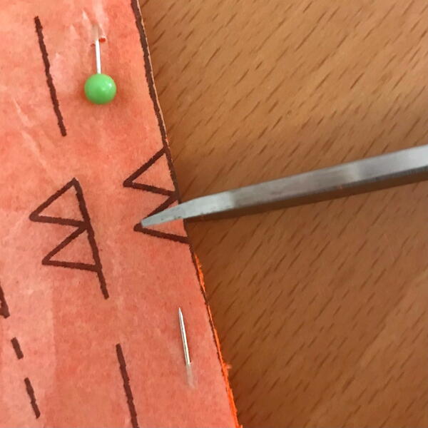 Marking Notches on Fabric: Snipping into the Fabric - Double Triangle