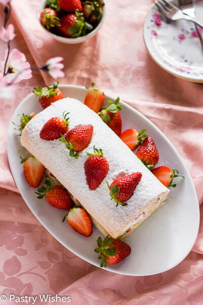 Easy Vanilla Swiss Roll Recipe!