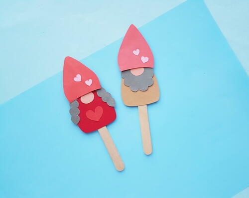Valentine's Theme Gnome Papercraft