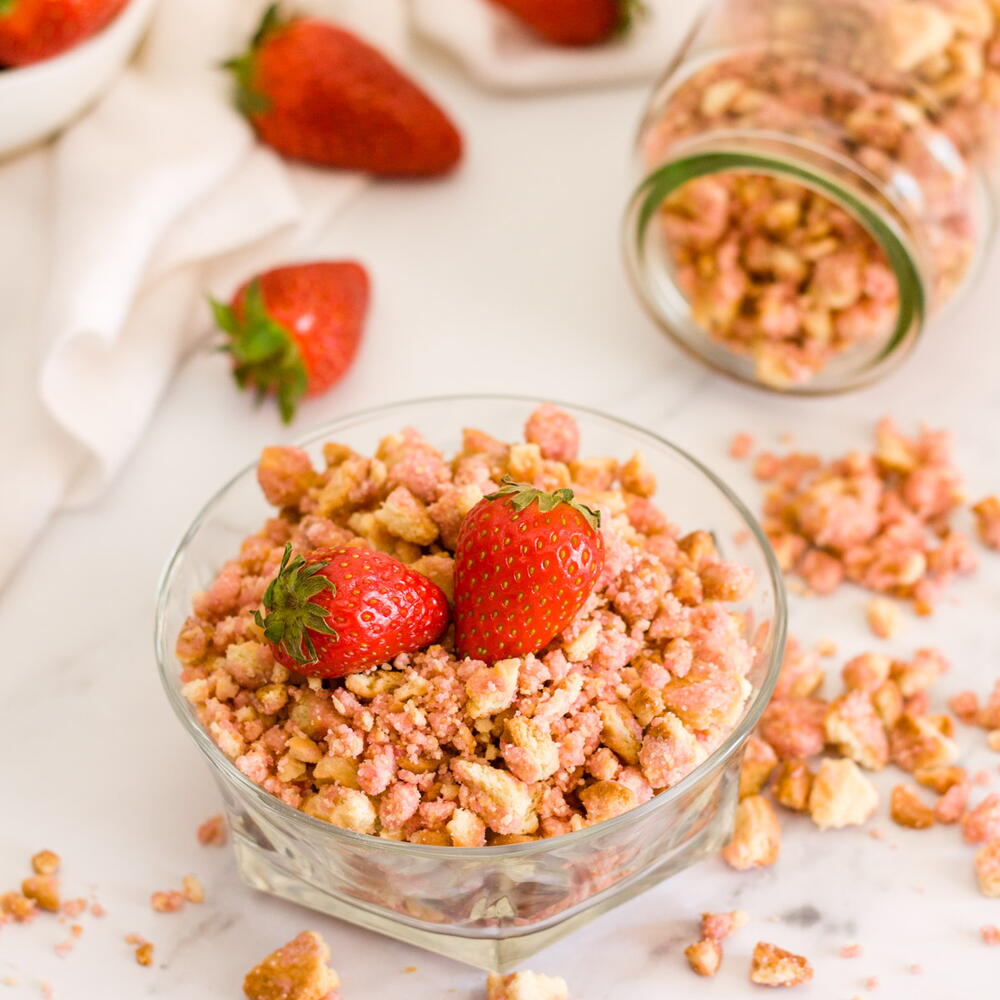 Strawberry Crunch Topping (easy-no Bake) | RecipeLion.com