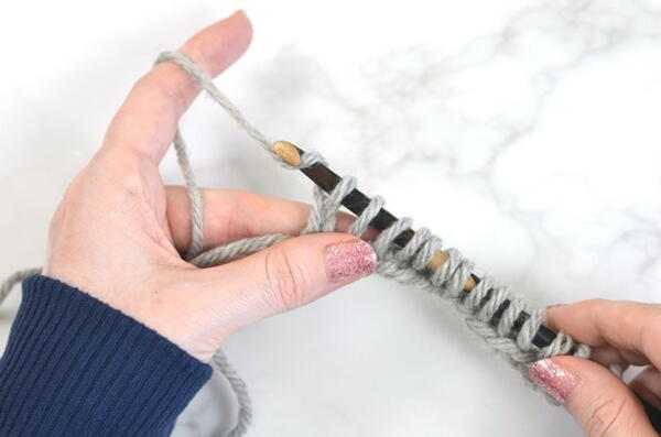 How to Brioche on a Knitting Loom in One Color