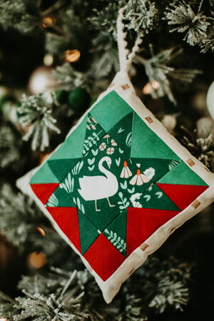 Stars Hollow Quilted Christmas Ornament Pattern