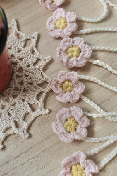 Hana's Crochet Flower Garland