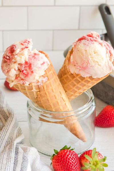 Strawberry Swirl Ice Cream (no Churn!)