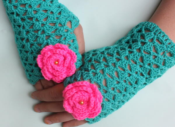 Love This Gorgeous Crochet Lacy Gloves Pattern