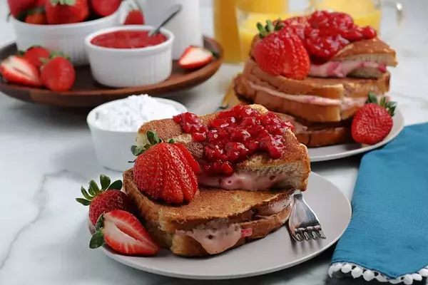 Simple Cream Cheese And Strawberry French Toast