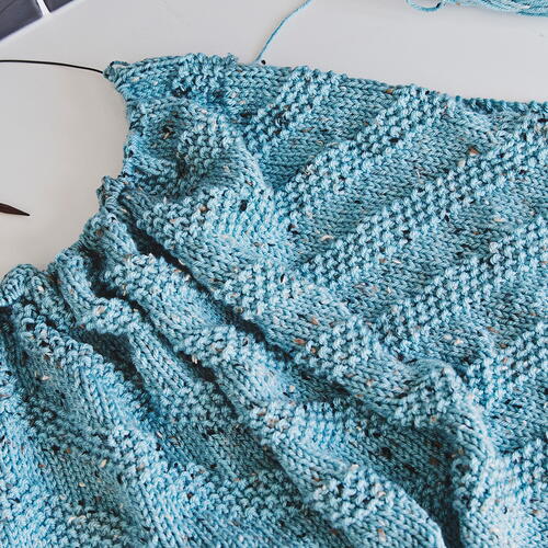 Diagonal Seed Stitch Baby Blanket | AllFreeKnitting.com