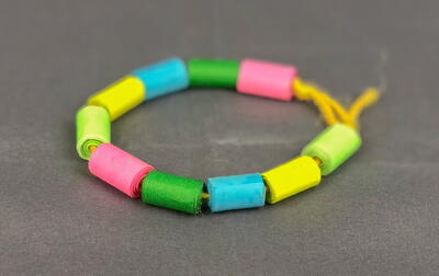 Craft ideas for kids: Paper beads 