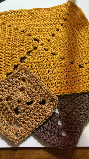 Solid Granny Square Crochet Pattern For Beginners