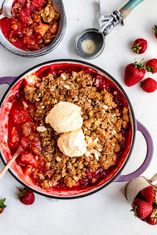 Easy Old Fashioned Apple And Strawberry Crumble