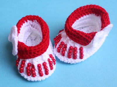 Knitting Crochet Little Baby Booties 0-3 Months /little Bow Shoes/ Pearl Shoes /cuffed Booties