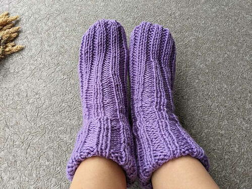 Free Knitting Pattern: Ashley Ribbed Socks