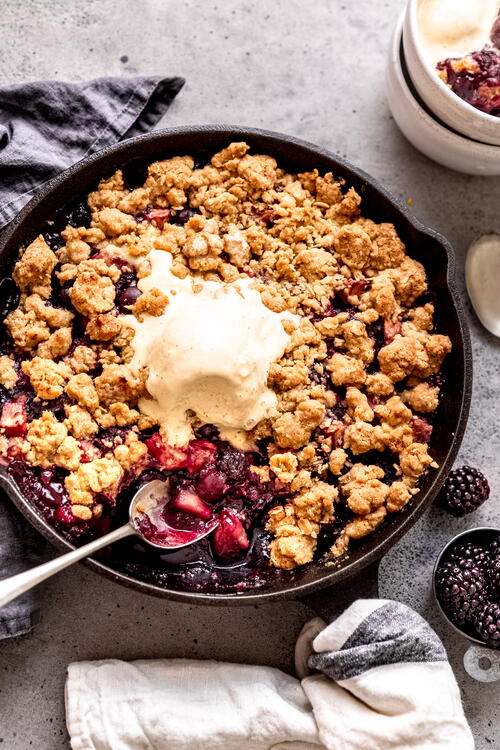 Easy Old Fashioned Apple And Blackberry Crumble