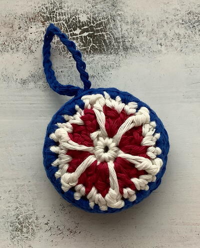 Quick And Easy Round Crochet Christmas Ornaments