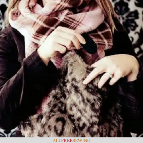 Fleece and Faux Fur Scarf With Pockets