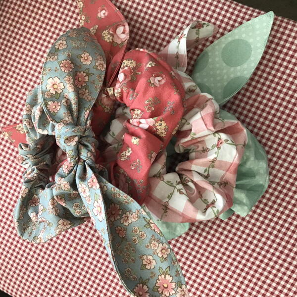 Poppies Bow Scrunchies