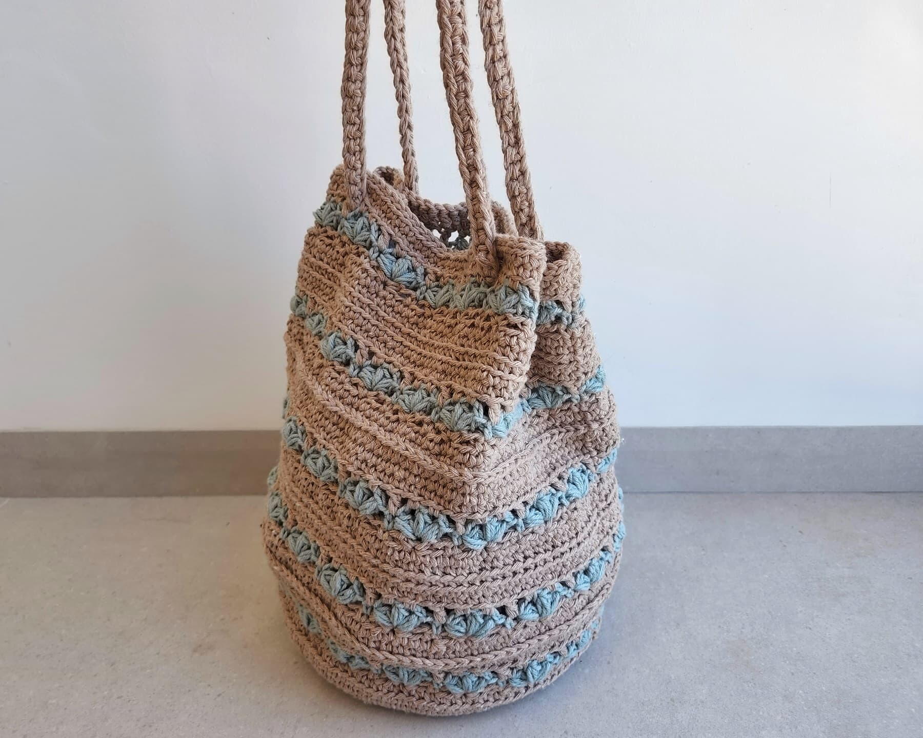 Floral Crochet Tote Bag | AllFreeCrochet.com