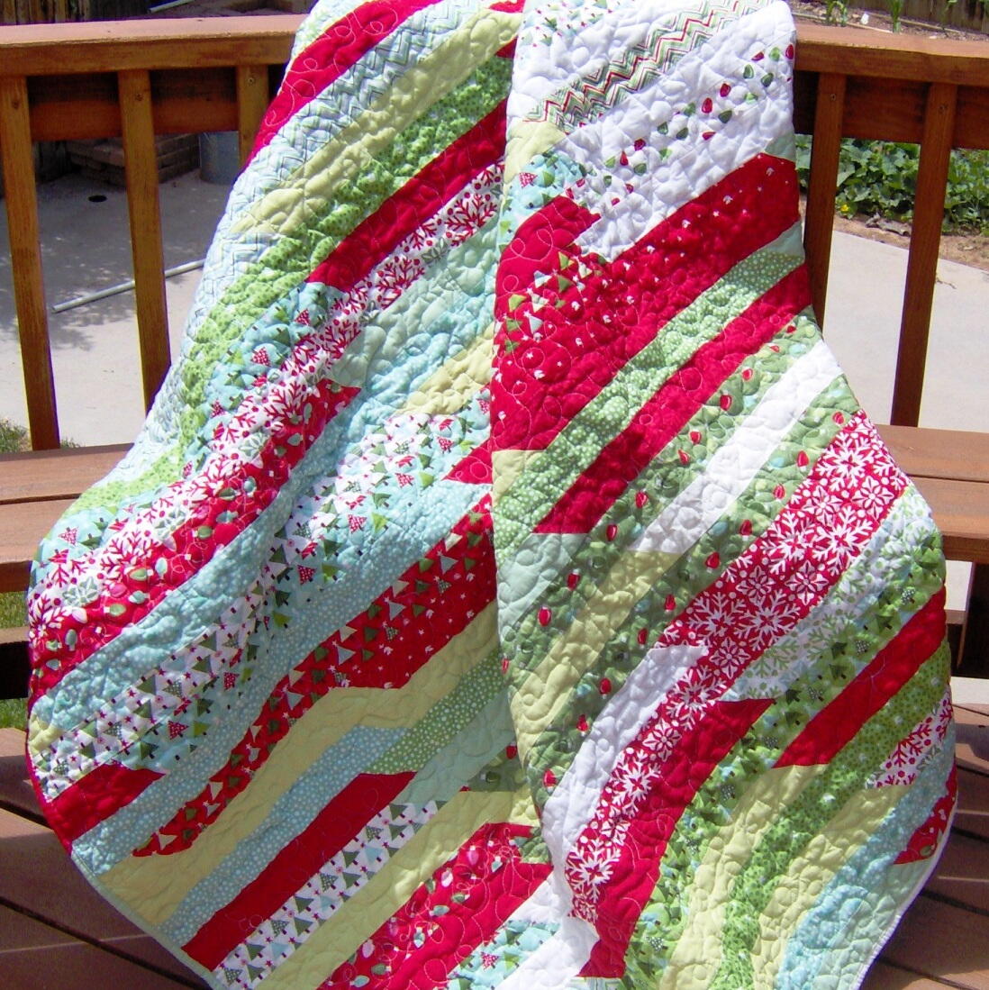 Christmas Ribbons Throw FaveQuilts christmas-ribbons-throw-favequilts