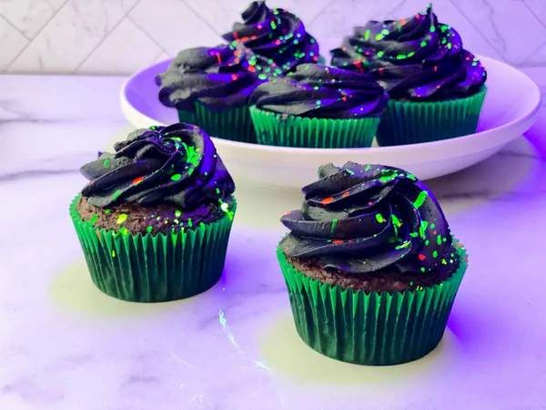 Glow In The Dark Cupcakes For Halloween