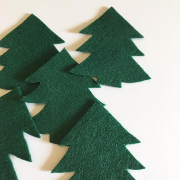 Image shows step 3 for making the Scandinavian Christmas Garland.