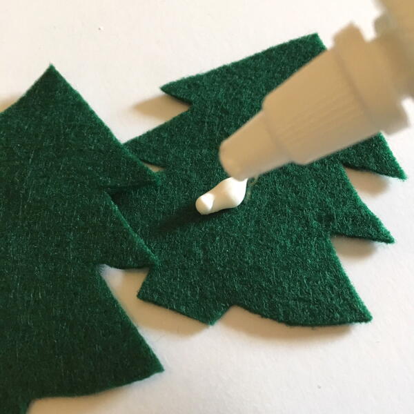 Image shows step 4 for making the Scandinavian Christmas Garland.