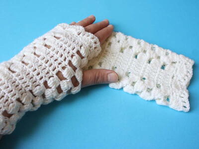 Crochet Ladies & Girls Lacy Gloves/beautiful Puff Stitch Fingerless Gloves