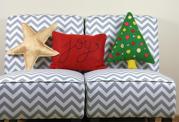 Darling DIY Christmas Pillows in 30 Minutes