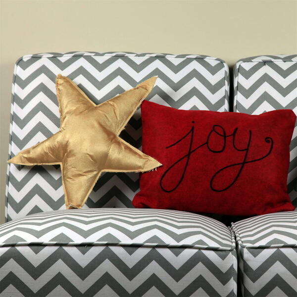 Darling DIY Christmas Pillows in 30 Minutes - finished