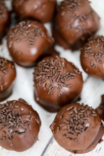 Chocolate Cake Cheesecake Truffles