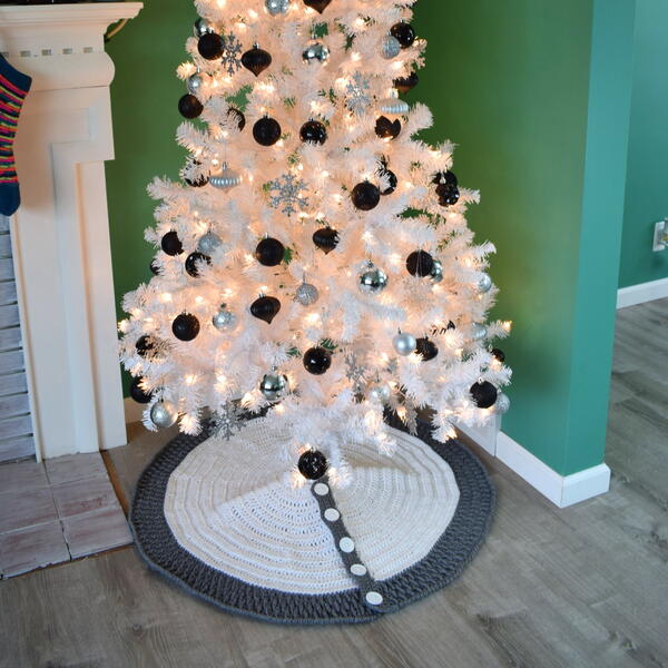 Alpine Tree Skirt