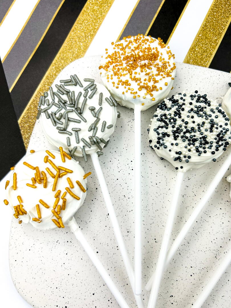 New Year's Oreo Pops | RecipeLion.com