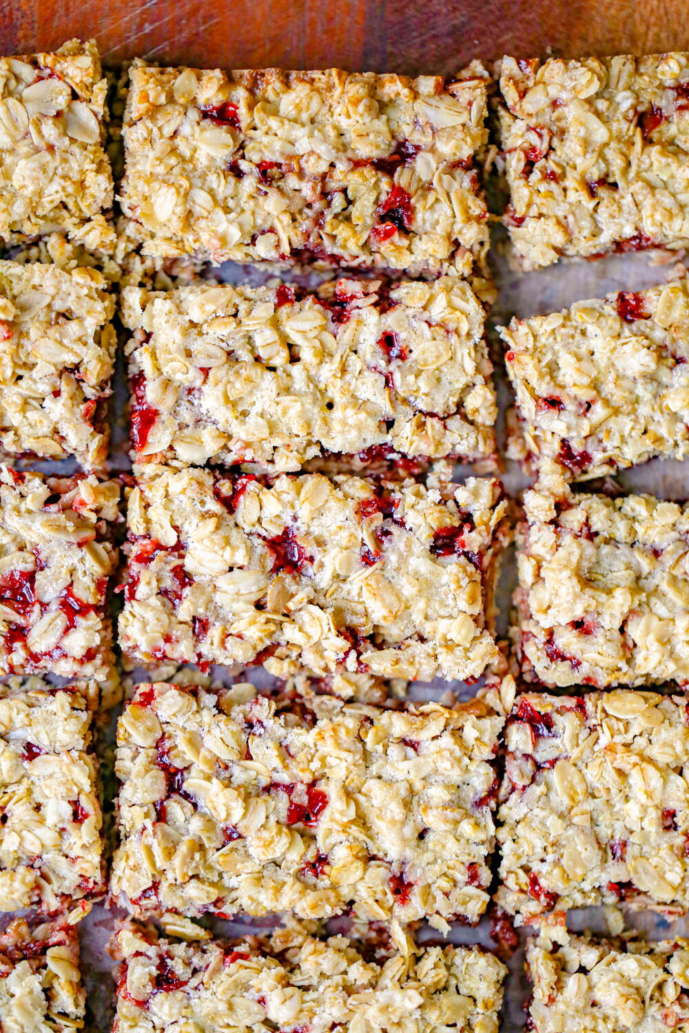 Super Healthy Raspberry Oatmeal Bars | RecipeLion.com