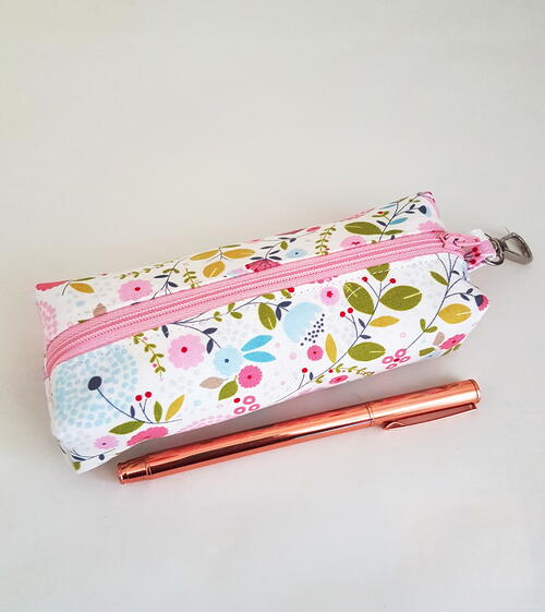 Thin DIY Pencil Case | AllFreeSewing.com