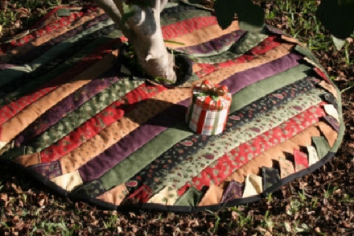 Striped Prairie Point Tree Skirt