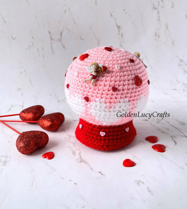 Crochet Valentine’s Day Snow Globe