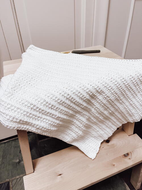 A Quick & Easy Modern Blanket Crochet Pattern