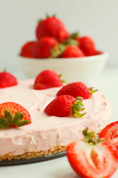 No Bake Strawberry Cheesecake